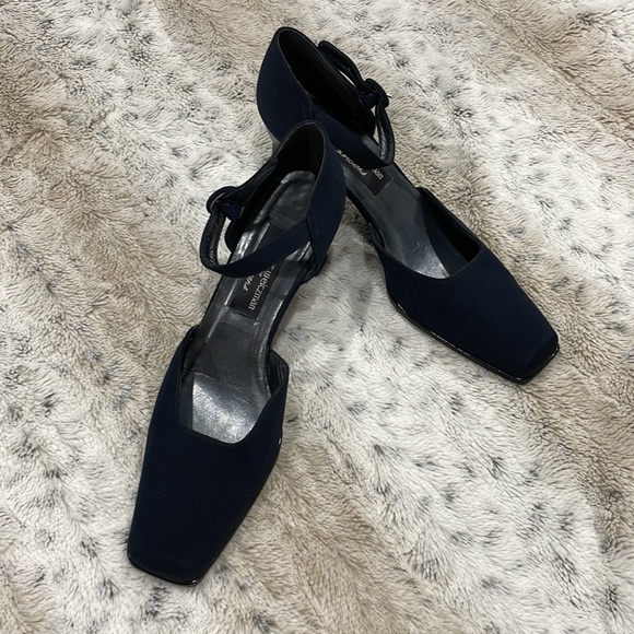 [8.5] Vintage Stuart Weitzman Square Toe Ankle Strap Heel | in Rich Navy Blue - Picture 3 of 13